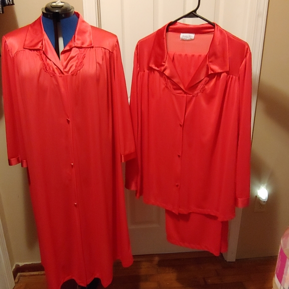 Vanity Fair Intimates & Sleepwear Vanity Fair 3 Piece Robe And Pj